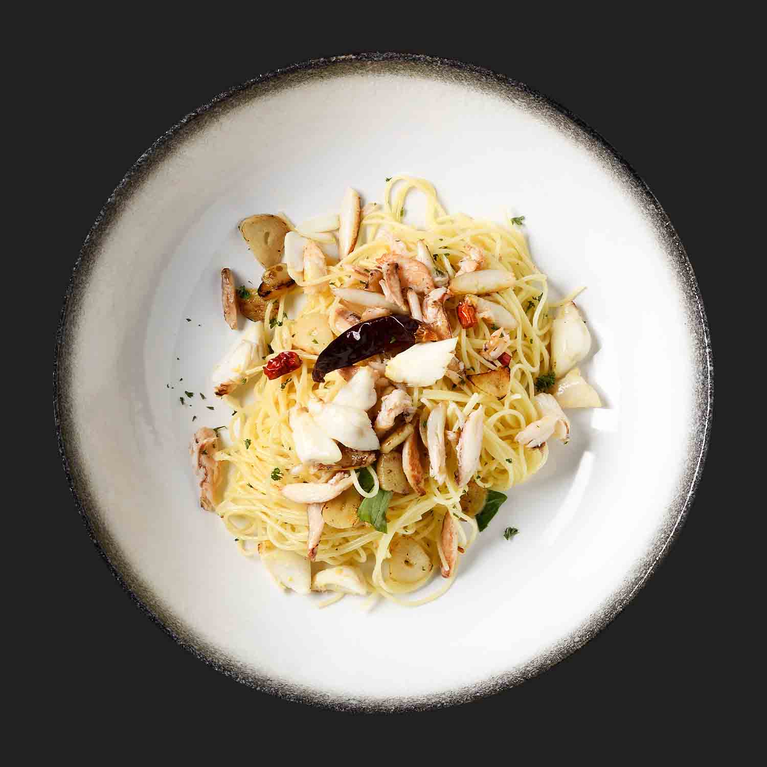 คาเปลลินีเนื้อปูผัดพริกแห้ง